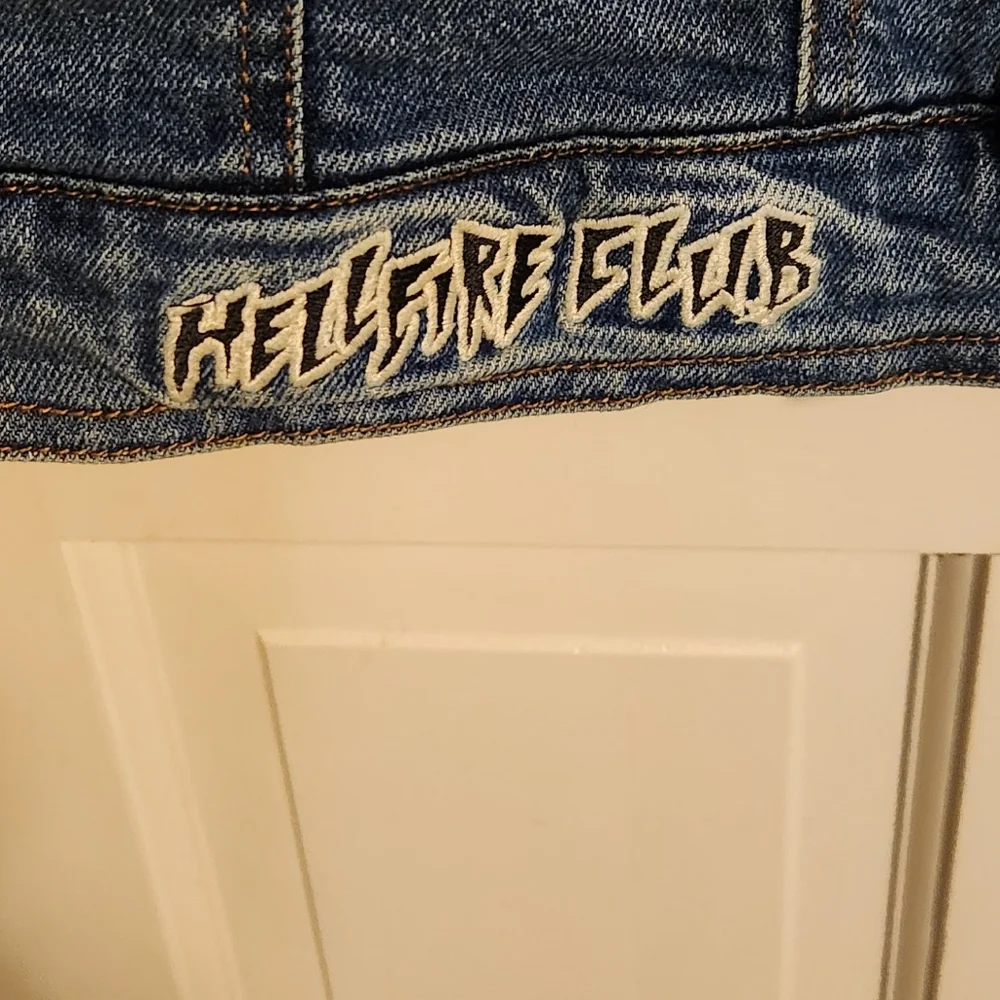 Sleeveless Blue Denim Vest with Patch Detail - Picture 6 of 6
